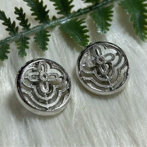 Vintage Trifari Silver Intricate Round clip on Earrings